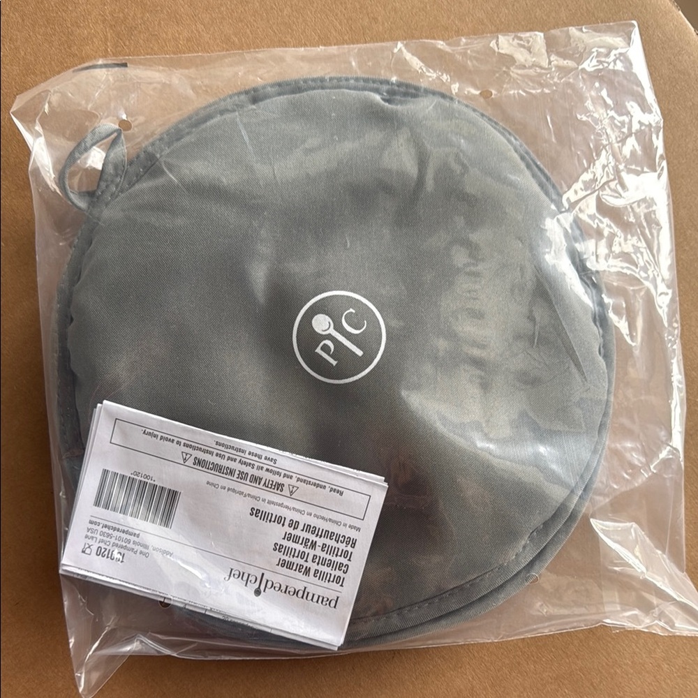 Brand new Pampered Chef tortilla warmer